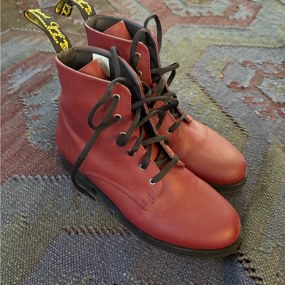 Good Guys Don’t Wear Leather Blaze Red Boots size 39